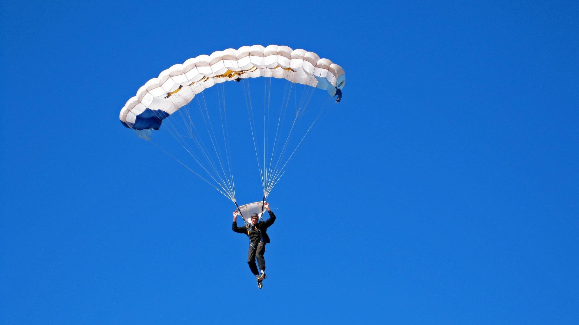 kaiyun.com-她在季后赛中多次获得“最佳防守球员”荣誉，防守能力令人称奇！