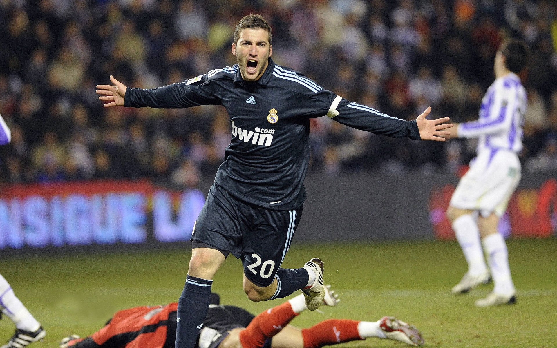 足球青训项目注重文化课成绩综合考评，足球青训需要具备哪些条件